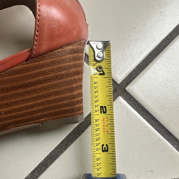 Adrienne Vittadini Peach Sandals- Size 7.5 - Picture 11 of 12